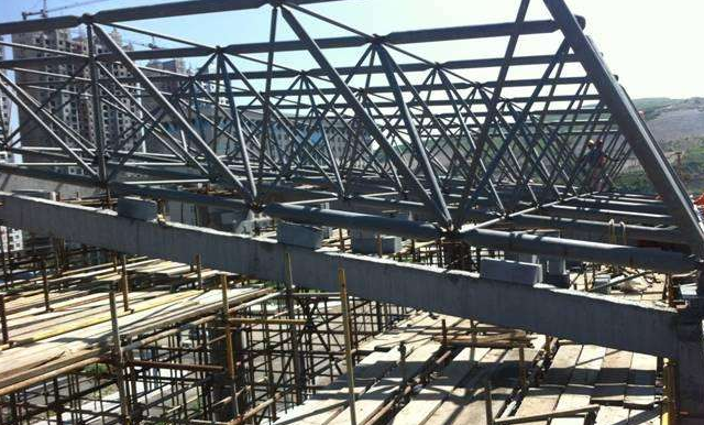 雅安简述网架公司的黑色压型钢板的吊装步履